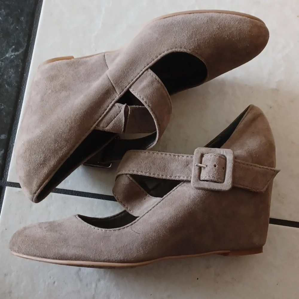 Tesori Grey Mary Jane Suede Wedge Heels , tan, 8.5